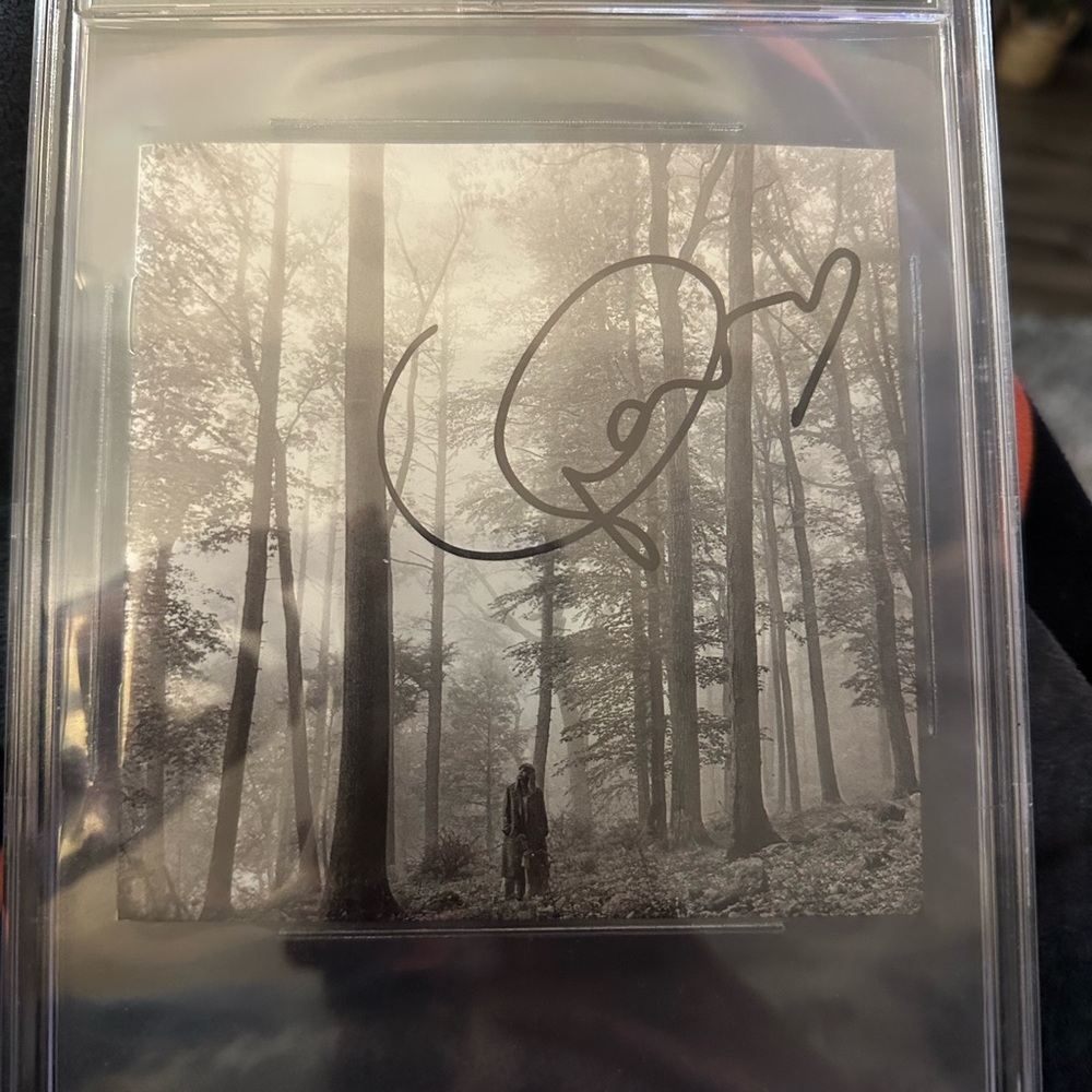 Taylor Swift Signed Folklore CD Booklet Cover Beckett Slabbed Autograph - Picture 5 of 5